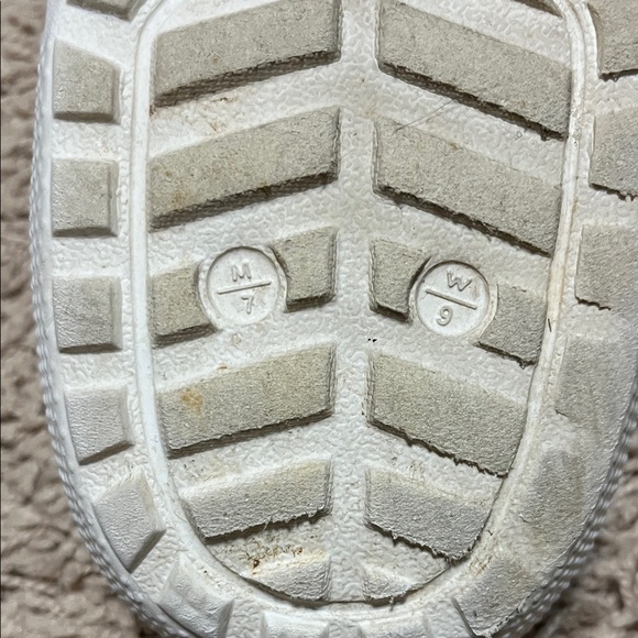 CROCS White Slippers Size W9/M7 - Picture 3 of 3